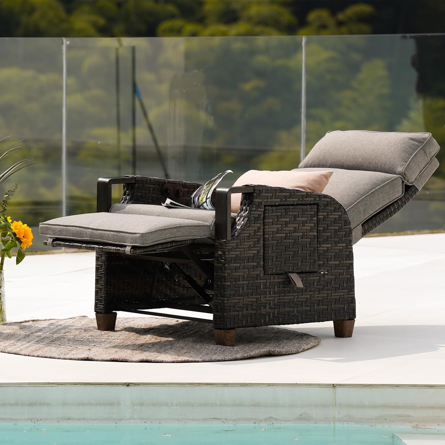 Grand patio Relaxliege Rattan Sonnenliege mit Verstellbarer Rückenlehne & Sitzkissen, Outdoor Liegesessel Braun/Dunkelgrau