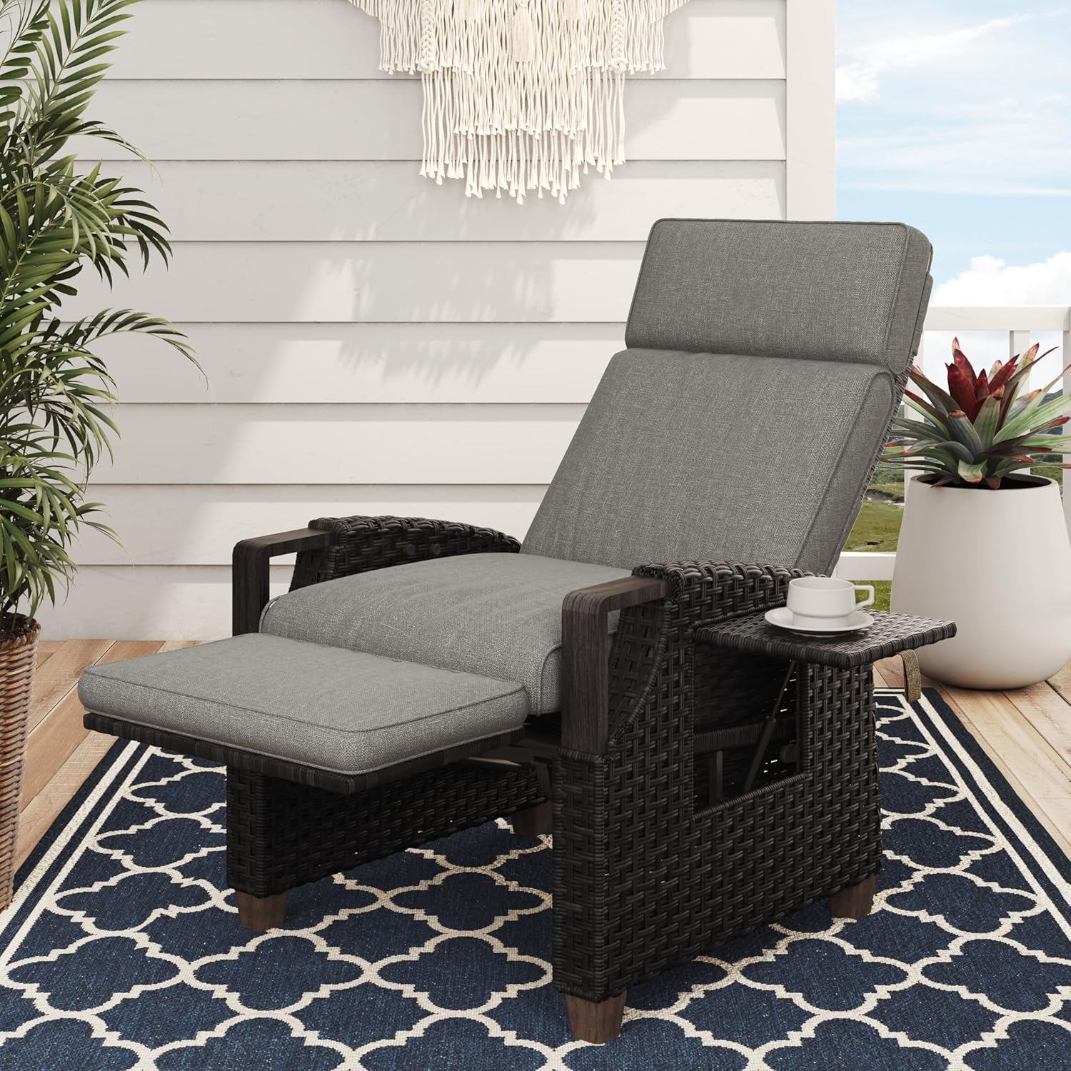 Grand patio Relaxliege Rattan Sonnenliege mit Verstellbarer Rückenlehne & Sitzkissen, Outdoor Liegesessel Braun/Dunkelgrau